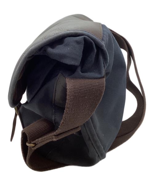 Barbour（バブアー）Barbour (バブアー) WAX LEATHER TARRAS CROSSBODY BAG　UBA0003NY91 ネイビー×ブラウンの古着・服飾アイテム
