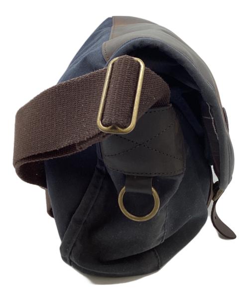 Barbour（バブアー）Barbour (バブアー) WAX LEATHER TARRAS CROSSBODY BAG　UBA0003NY91 ネイビー×ブラウンの古着・服飾アイテム