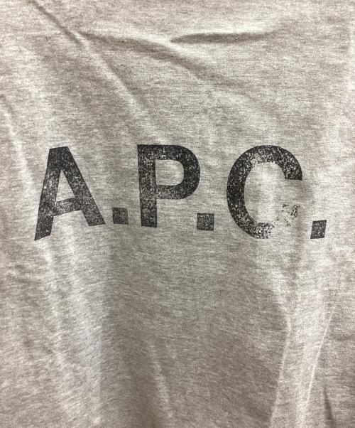 A.P.C.（アーペーセー）A.P.C. (アーペーセー) IENA (イエナ) 別注 ロゴプリント スウェットライク ロングスリーブ グレー サイズ:XSの古着・服飾アイテム