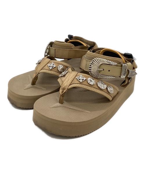 suicoke（スイコック）suicoke (スイコック) TOGA ARCHIVES (トーガアーカイブス) 別注 TONO ウエスタンメタル ストラップサンダル / TC31-AJ502 / 23SS ベージュ サイズ:24cmの古着・服飾アイテム