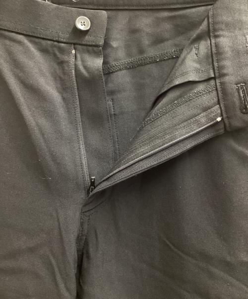 ISSEY MIYAKE（イッセイミヤケ）ISSEY MIYAKE (イッセイミヤケ) ナイロン ストレッチ ストレート パンツ　IM12FF058 ブラック サイズ:2の古着・服飾アイテム