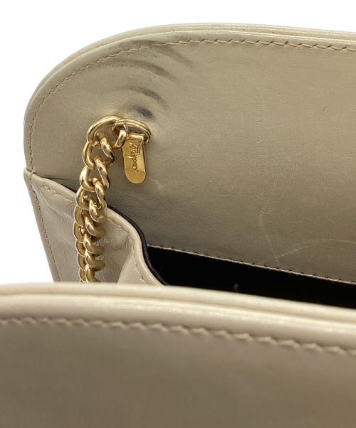 Salvatore Ferragamo（サルヴァトーレ フェラガモ）Salvatore Ferragamo (サルヴァトーレ フェラガモ) チェーンショルダーバッグ ホワイトの古着・服飾アイテム