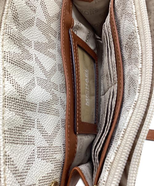 MICHAEL KORS（マイケル・コース）MICHAEL KORS (マイケル・コース) ショルダーバッグ ベージュの古着・服飾アイテム