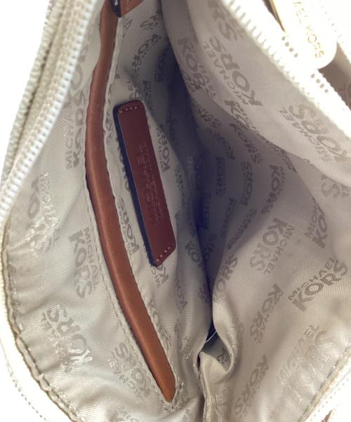 MICHAEL KORS（マイケル・コース）MICHAEL KORS (マイケル・コース) ショルダーバッグ ベージュの古着・服飾アイテム