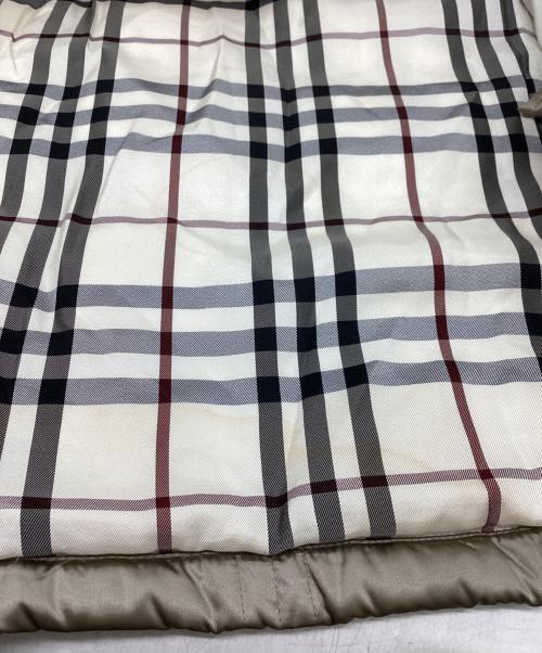 BURBERRY BLACK LABEL（バーバリーブラックレーベル）BURBERRY BLACK LABEL (バーバリーブラックレーベル) ファー付ダウンジャケット　/　BMP11-725-43 ゴールド サイズ:Mの古着・服飾アイテム