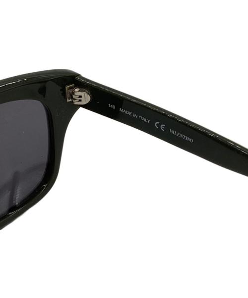 VALENTINO（ヴァレンティノ）VALENTINO (ヴァレンティノ) ピラミッドスタッズ サングラス　/　V656SC オリーブの古着・服飾アイテム