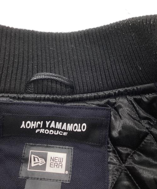 YOHJI YAMAMOTO（ヨウジヤマモト）YOHJI YAMAMOTO (ヨウジヤマモト) New Era (ニューエラ) スタジアムジャケット / HV-Y30-811 ネイビー サイズ:Ｍの古着・服飾アイテム