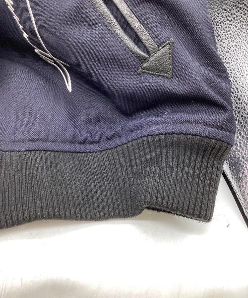 YOHJI YAMAMOTO（ヨウジヤマモト）YOHJI YAMAMOTO (ヨウジヤマモト) New Era (ニューエラ) スタジアムジャケット / HV-Y30-811 ネイビー サイズ:Ｍの古着・服飾アイテム