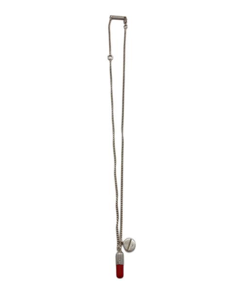 AMBUSH（アンブッシュ）AMBUSH (アンブッシュ) PILL CHARM NECKLACE シルバー×レッドの古着・服飾アイテム