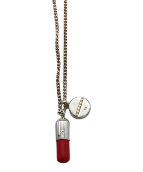AMBUSH（アンブッシュ）AMBUSH (アンブッシュ) PILL CHARM NECKLACE シルバー×レッドの古着・服飾アイテム