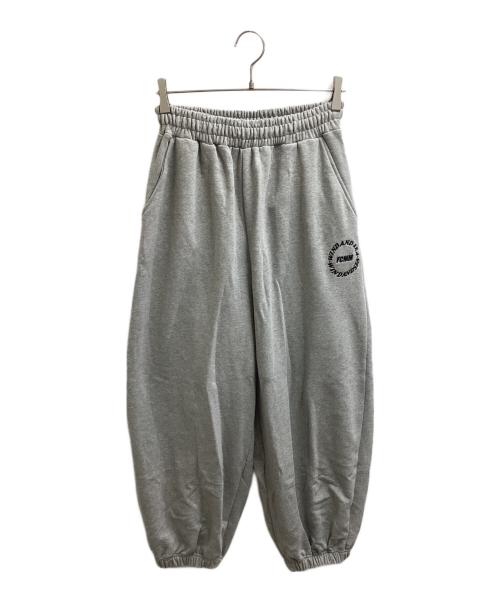 FCMM（エフシーエムエム）FCMM (エフシーエムエム) WIND AND SEA (ウィンダンシー) Round Wide Pants / コラボ スウェットパンツ / FC021050BW グレー サイズ:Mの古着・服飾アイテム