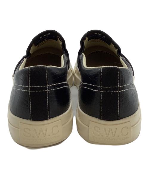 JUNYA WATANABE MAN（ジュンヤワタナベマン）JUNYA WATANABE MAN (ジュンヤワタナベマン) S.W.C (ステファニーワーカーズクラブ) クロコ型押しスリッポン / YM03018 ブラック サイズ:42の古着・服飾アイテム