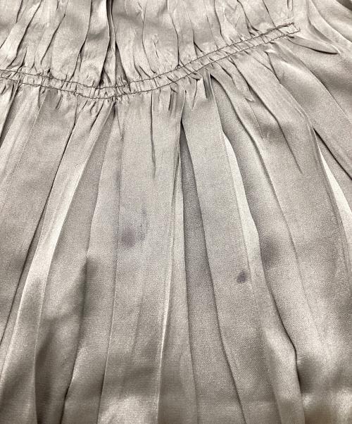 ISSEY MIYAKE WHITE LABEL（イッセイミヤケホワイトレーベル）ISSEY MIYAKE WHITE LABEL (イッセイミヤケホワイトレーベル) プリーツロングスカート オリーブ サイズ:2の古着・服飾アイテム