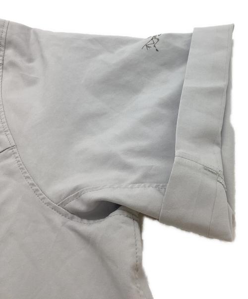 ARC'TERYX（アークテリクス）ARC'TERYX (アークテリクス) SKYLINE SS SHIRT / スカイラインSSシャツ / X000007436 グレー サイズ:Mの古着・服飾アイテム