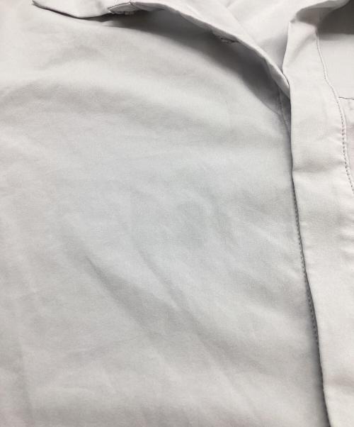 ARC'TERYX（アークテリクス）ARC'TERYX (アークテリクス) SKYLINE SS SHIRT / スカイラインSSシャツ / X000007436 グレー サイズ:Mの古着・服飾アイテム