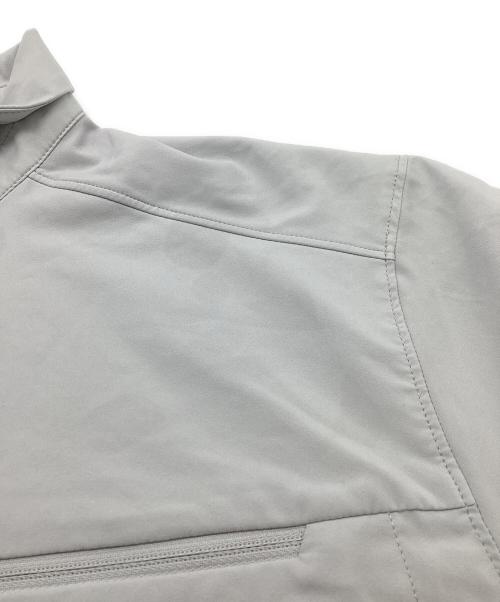 ARC'TERYX（アークテリクス）ARC'TERYX (アークテリクス) SKYLINE SS SHIRT / スカイラインSSシャツ / X000007436 グレー サイズ:Mの古着・服飾アイテム