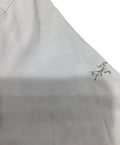 ARC'TERYX（アークテリクス）ARC'TERYX (アークテリクス) SKYLINE SS SHIRT / スカイラインSSシャツ / X000007436 グレー サイズ:Mの古着・服飾アイテム