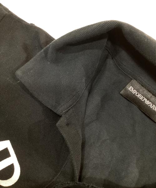 EMPORIO ARMANI（エンポリオ アルマーニ）EMPORIO ARMANI (エンポリオ アルマーニ) アシンメトリーデザイン ロゴプリントポロシャツ ブラック サイズ:Lの古着・服飾アイテム