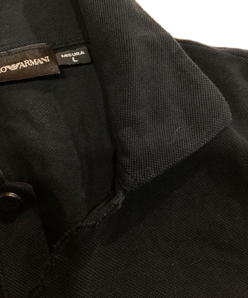 EMPORIO ARMANI（エンポリオ アルマーニ）EMPORIO ARMANI (エンポリオ アルマーニ) アシンメトリーデザイン ロゴプリントポロシャツ ブラック サイズ:Lの古着・服飾アイテム