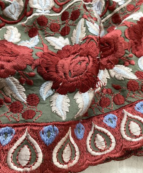 GRACE CONTINENTAL（（グレースコンチネンタル）GRACE CONTINENTAL (（グレースコンチネンタル) ティアード刺繍ノースリーブブラウス / 0120341301 グリーン サイズ:36の古着・服飾アイテム