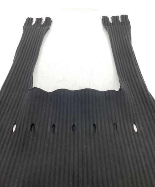 me ISSEY MIYAKE（ミーイッセイ ミヤケ）me ISSEY MIYAKE (ミーイッセイ ミヤケ) FRINGE FINE KNIT PLEATS BAG / フリンジファインニットプリーツバッグ / MI52AG331 ブラックの古着・服飾アイテム