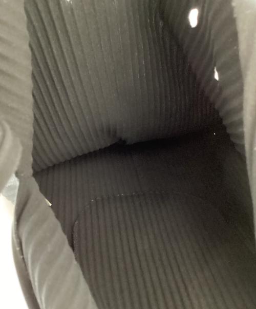 me ISSEY MIYAKE（ミーイッセイ ミヤケ）me ISSEY MIYAKE (ミーイッセイ ミヤケ) FRINGE FINE KNIT PLEATS BAG / フリンジファインニットプリーツバッグ / MI52AG331 ブラックの古着・服飾アイテム