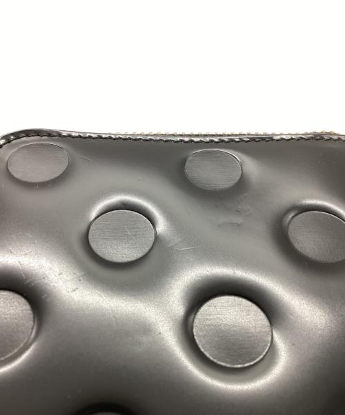COMME des GARCONS（コムデギャルソン）COMME des GARCONS (コムデギャルソン) POLKA DOTS EMBOSSED コインケース ブラックの古着・服飾アイテム