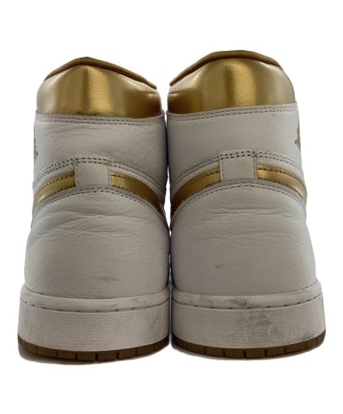 NIKE（ナイキ）NIKE (ナイキ) WMNS AIR JORDAN 1 RETORO HI OG / FD2596-107 ゴールド×ホワイト サイズ:29の古着・服飾アイテム