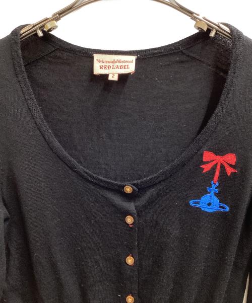 Vivienne Westwood RED LABEL（ヴィヴィアンウエストウッドレッドレーベル）Vivienne Westwood RED LABEL (ヴィヴィアンウエストウッドレッドレーベル) オーブ リボン 刺繍カーディガン / 357-55-11001 ブラック サイズ:2の古着・服飾アイテム