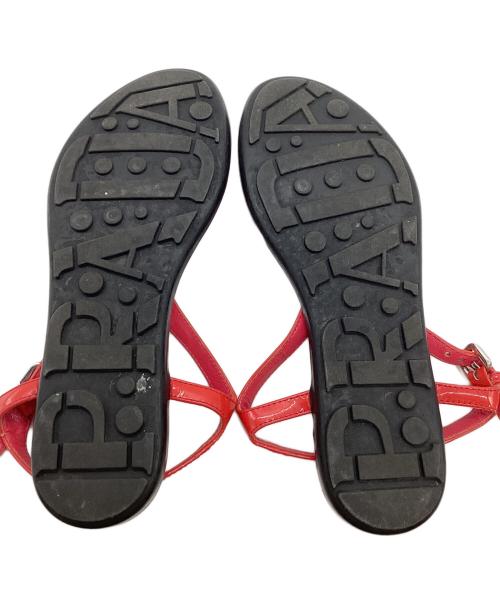 PRADA SPORTS（プラダスポーツ）PRADA SPORTS (プラダスポーツ) トライアングルロゴ パテントレザー サンダル レッド サイズ:36の古着・服飾アイテム