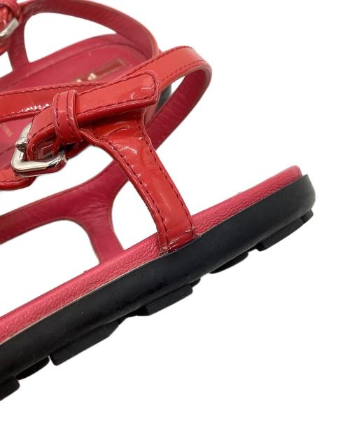 PRADA SPORTS（プラダスポーツ）PRADA SPORTS (プラダスポーツ) トライアングルロゴ パテントレザー サンダル レッド サイズ:36の古着・服飾アイテム
