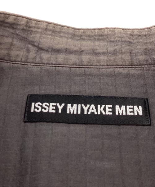 ISSEY MIYAKE MEN（イッセイミヤケメン）ISSEY MIYAKE MEN (イッセイミヤケメン) クロスプラッド 長袖シャツ グレー サイズ:3の古着・服飾アイテム