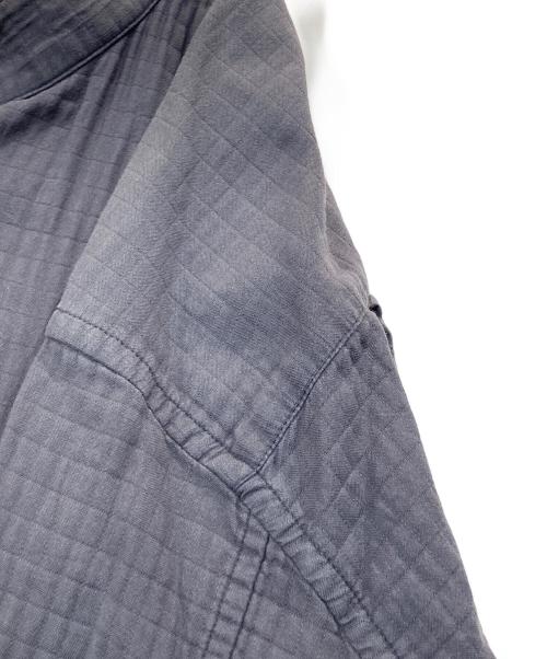 ISSEY MIYAKE MEN（イッセイミヤケメン）ISSEY MIYAKE MEN (イッセイミヤケメン) クロスプラッド 長袖シャツ グレー サイズ:3の古着・服飾アイテム