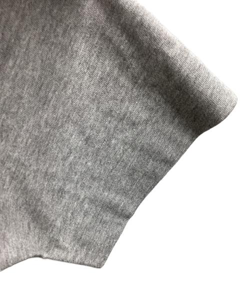 PLAY COMME des GARCONS（プレイコムデギャルソン）PLAY COMME des GARCONS (プレイコムデギャルソン) Black Heart T-Shirt グレー サイズ:Mの古着・服飾アイテム