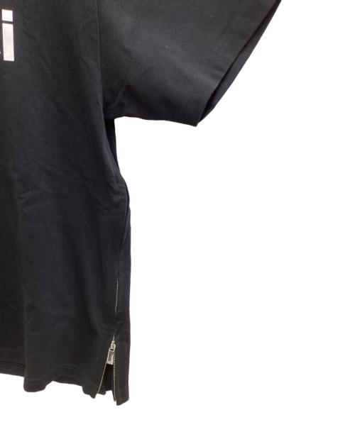 A.P.C.（アーペーセー）A.P.C. (アーペーセー) sacai (サカイ) ロゴプリントT　/　23213-1-94291 ブラック サイズ:Sの古着・服飾アイテム
