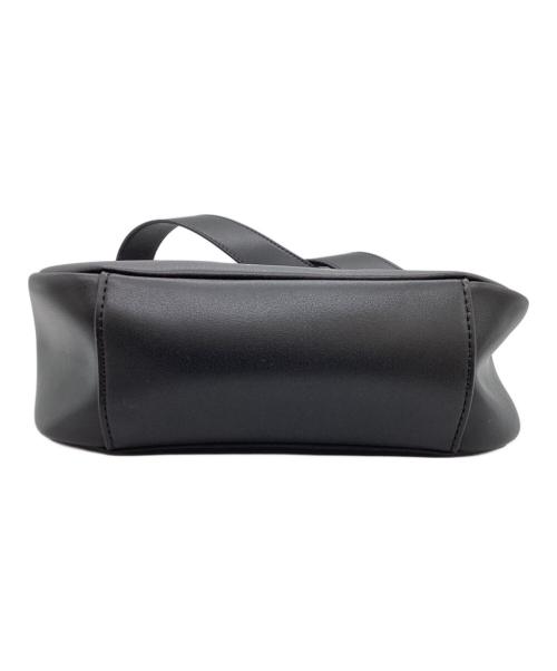 CHARLES & KEITH（チャールズアンドキース）CHARLES & KEITH (チャールズアンドキース) ミニアガサ チェーンアクセントショルダーバッグ ブラックの古着・服飾アイテム
