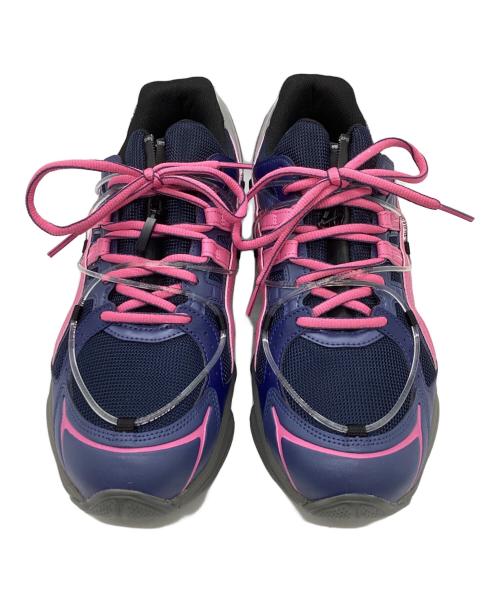 asics（アシックス）asics (アシックス) YOASOBI (ヨアソビ) GEL-KINETIC FLUENT Y PIEDMONT / 1203A837 ネイビー×ピンク サイズ:11の古着・服飾アイテム