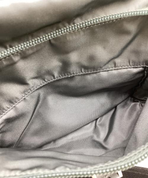 PRADA（プラダ）PRADA (プラダ) Re-Nylon VELA ショルダーバッグ グレーの古着・服飾アイテム