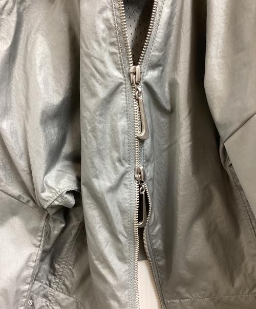 NIKE（ナイキ）NIKE (ナイキ) JACQUEMUS (ジャックムス) TRACK JKT（トラックジャケット）/ FV5690-073 グレー サイズ:Mの古着・服飾アイテム