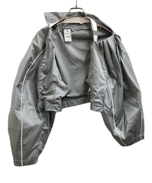 NIKE（ナイキ）NIKE (ナイキ) JACQUEMUS (ジャックムス) TRACK JKT（トラックジャケット）/ FV5690-073 グレー サイズ:Mの古着・服飾アイテム