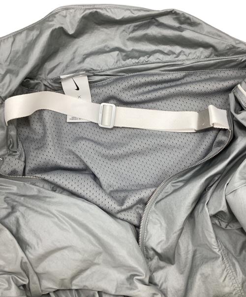 NIKE（ナイキ）NIKE (ナイキ) JACQUEMUS (ジャックムス) TRACK JKT（トラックジャケット）/ FV5690-073 グレー サイズ:Mの古着・服飾アイテム