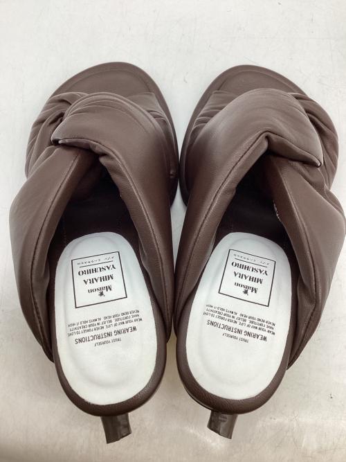 Maison MIHARA YASUHIRO（メゾン ミハラ ヤスヒロ）Maison MIHARA YASUHIRO (メゾン ミハラ ヤスヒロ) Banana Heel Puffer Sandals / B16FW709 ブラウン サイズ:40の古着・服飾アイテム