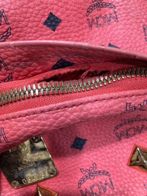 MCM（エムシーエム）MCM (エムシーエム) ヴィセトス スタッズ リュック / 1014102520522 ピンクの古着・服飾アイテム