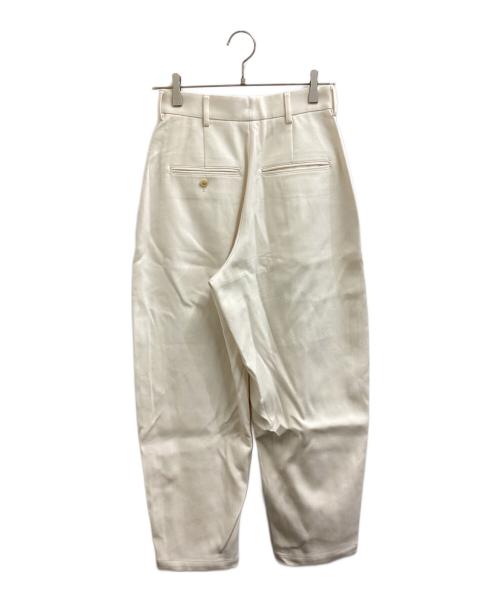 LOEFF（ロエフ）LOEFF (ロエフ) TWナローボタンパンツ / 8814-202-0210 ホワイトの古着・服飾アイテム