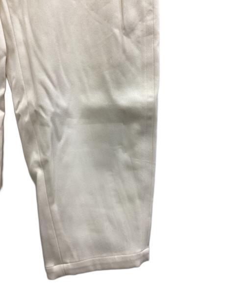 LOEFF（ロエフ）LOEFF (ロエフ) TWナローボタンパンツ / 8814-202-0210 ホワイトの古着・服飾アイテム
