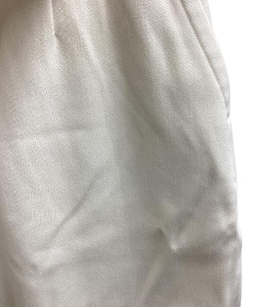 LOEFF（ロエフ）LOEFF (ロエフ) TWナローボタンパンツ / 8814-202-0210 ホワイトの古着・服飾アイテム