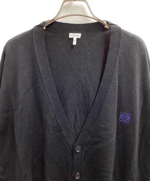 LOEWE（ロエベ）LOEWE (ロエベ) アナグラム刺繍ウールカーディガン / Q825Y16K05 ブラック サイズ:L 未使用品の古着・服飾アイテム