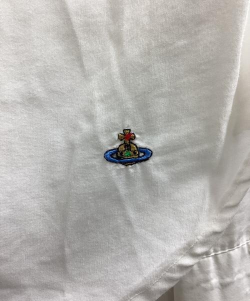 Vivienne Westwood RED LABEL（ヴィヴィアンウエストウッドレッドレーベル）Vivienne Westwood RED LABEL (ヴィヴィアンウエストウッドレッドレーベル) オーブ刺繍シャツ / 356-01-82001 ホワイト サイズ:1の古着・服飾アイテム