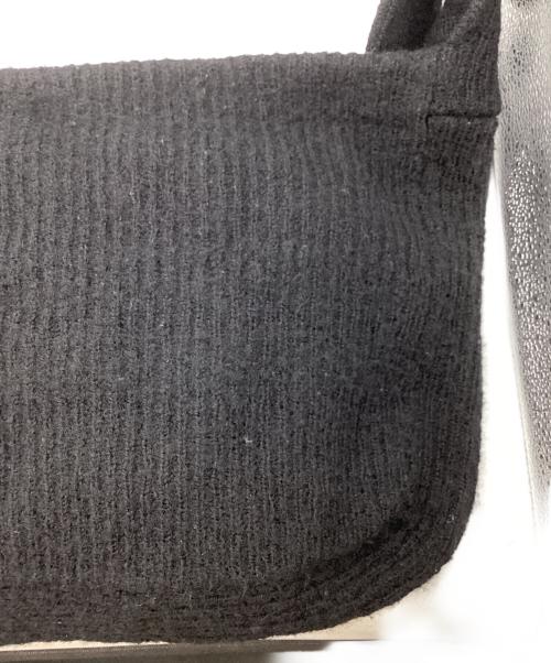 PERVERZE（パーバーズ）PERVERZE　 (パーバーズ) Pressed Newspaper Bag / ショルダーバッグ ブラックの古着・服飾アイテム