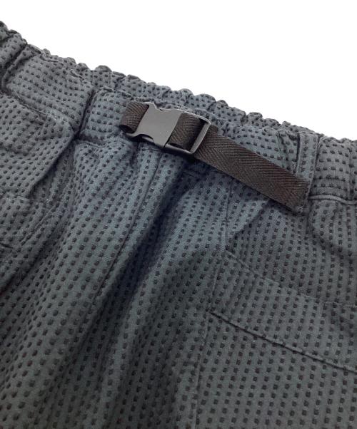 UZUIRO（ウズイロ）UZUIRO (ウズイロ) よろけ縞一本刺し子 キャンプワークパンツ グレー サイズ:FREEの古着・服飾アイテム